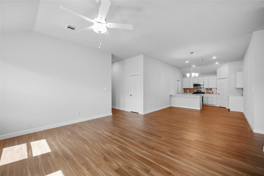 Spacious, unfurnished interior of a new home in Santa Fe, Cleveland (Image 21). Spacious, unfurnished interior of a new home in Santa Fe, Cleveland (Image 21).