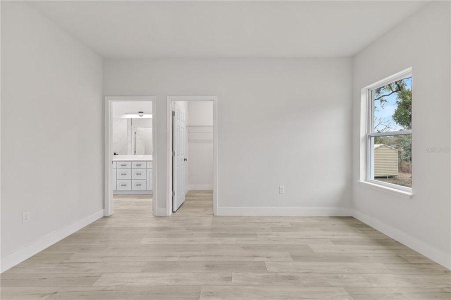 Spacious, unfurnished interior of a new home in , Citrus Springs (Image 14).