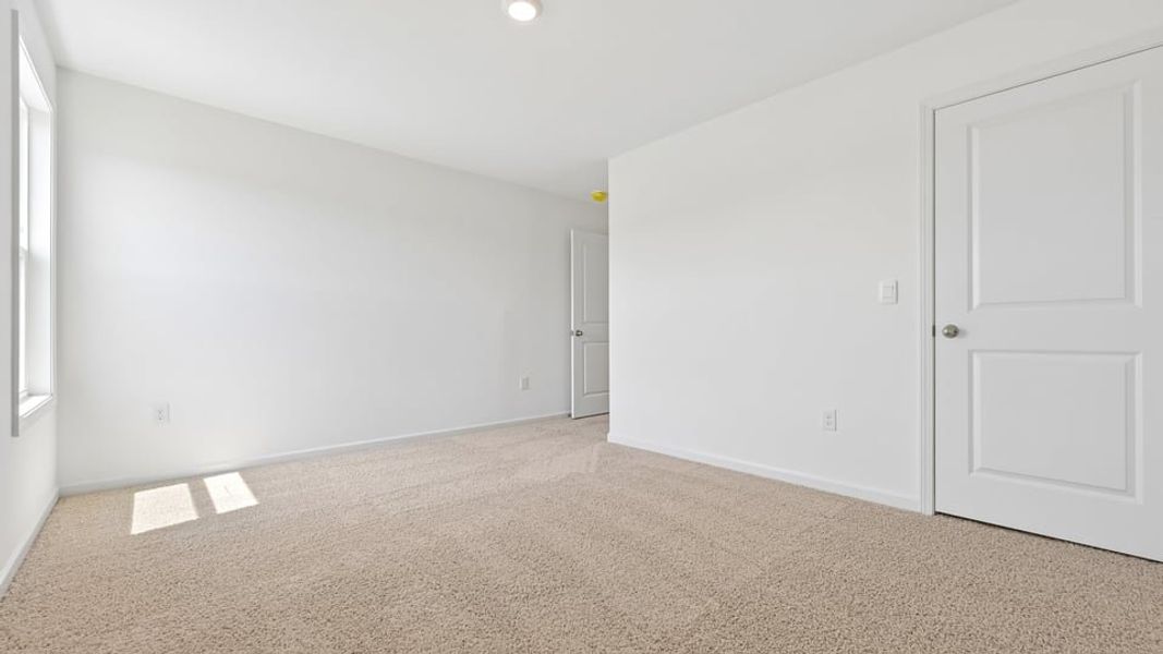 Spacious, unfurnished interior of a new home in Eagle Creek, Fuquay Varina (Image 27).