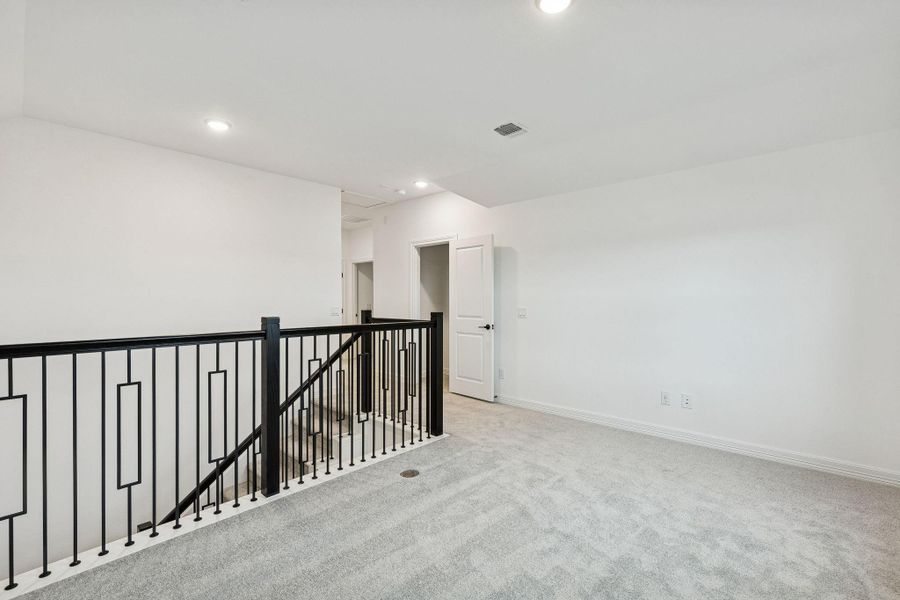 Spacious, unfurnished interior of a new home in Valencia, Manvel (Image 21).