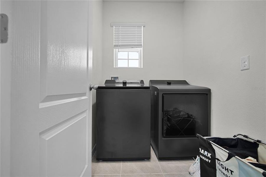 Furnished interior view inside a new home in Kindred, Kissimmee (Image 14).