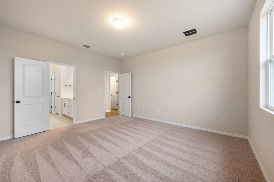 Spacious, unfurnished interior of a new home in Rolling Glen, Hutto (Image 20). Spacious, unfurnished interior of a new home in Rolling Glen, Hutto (Image 20).