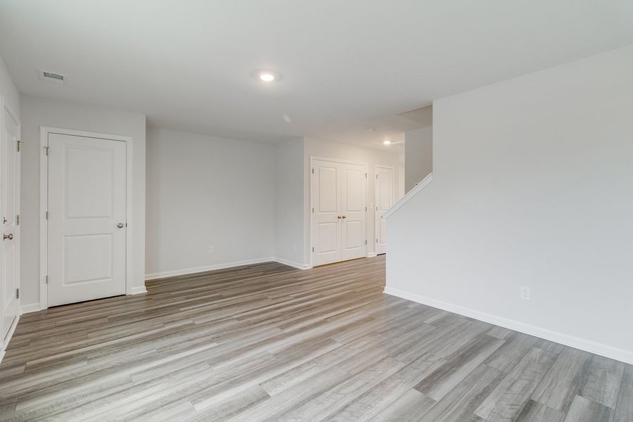 Spacious, unfurnished interior of a new home in Astoria, Columbia (Image 14).