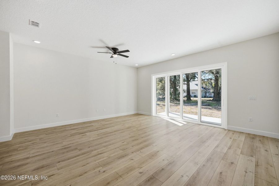 Spacious, unfurnished interior of a new home in , Jacksonville (Image 24).