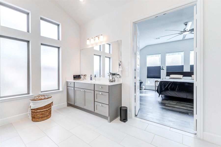 Furnished interior view inside a new home in Cross Creek West 55', Fulshear (Image 39).