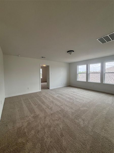 Spacious, unfurnished interior of a new home in Ashland, Angleton (Image 13).