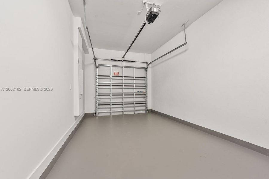 Spacious, unfurnished interior of a new home in , Miami (Image 19).