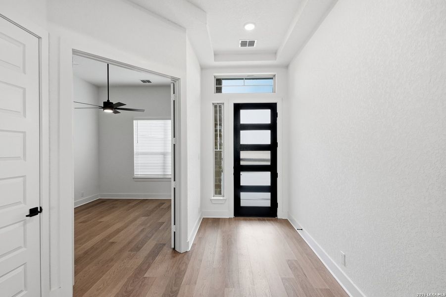 Spacious, unfurnished interior of a new home in Prominence Urban, San Antonio (Image 40).