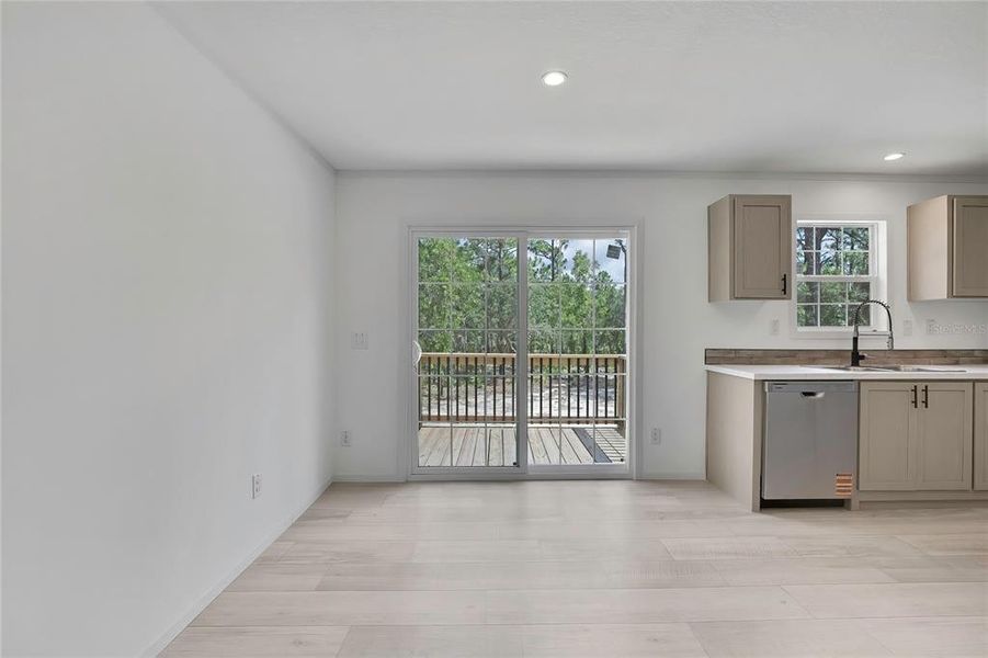 Spacious, unfurnished interior of a new home in , Homosassa (Image 26).