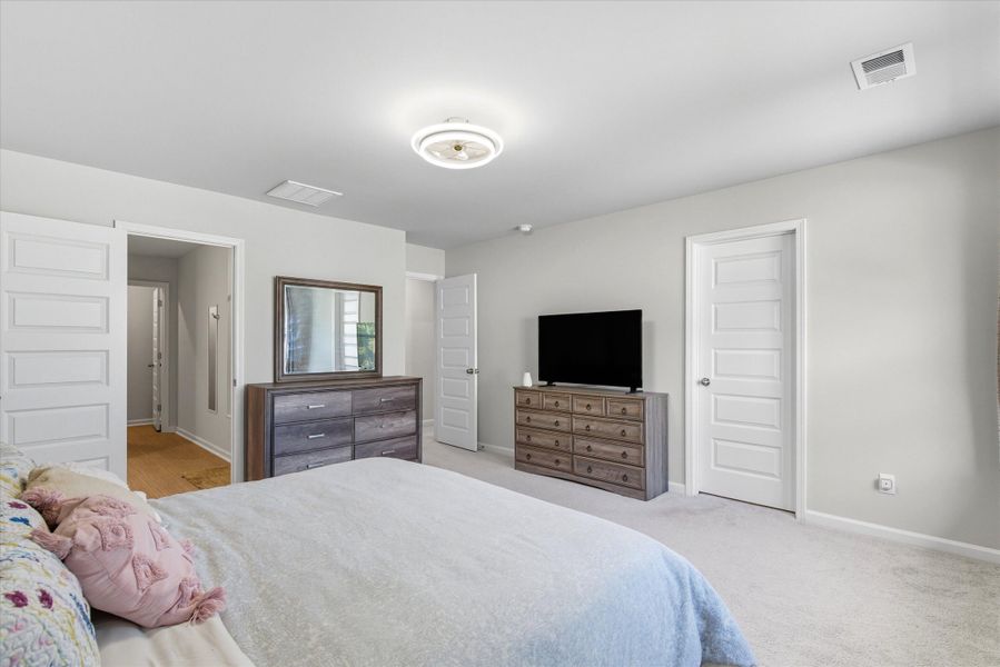 Furnished interior view inside a new home in Heron's Walk at Summers Corner: Carolina Collection, Summerville (Image 10). Furnished interior view inside a new home in Heron's Walk at Summers Corner: Carolina Collection, Summerville (Image 10).
