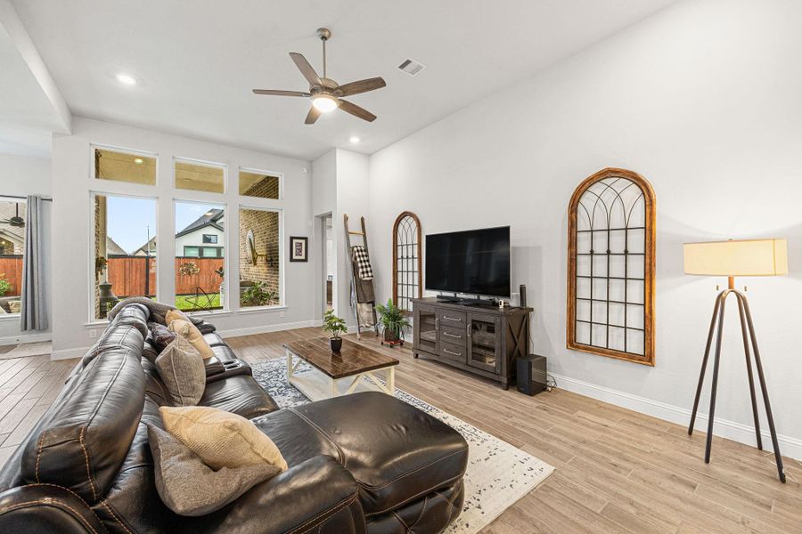 Furnished interior view inside a new home in , Tomball (Image 17).