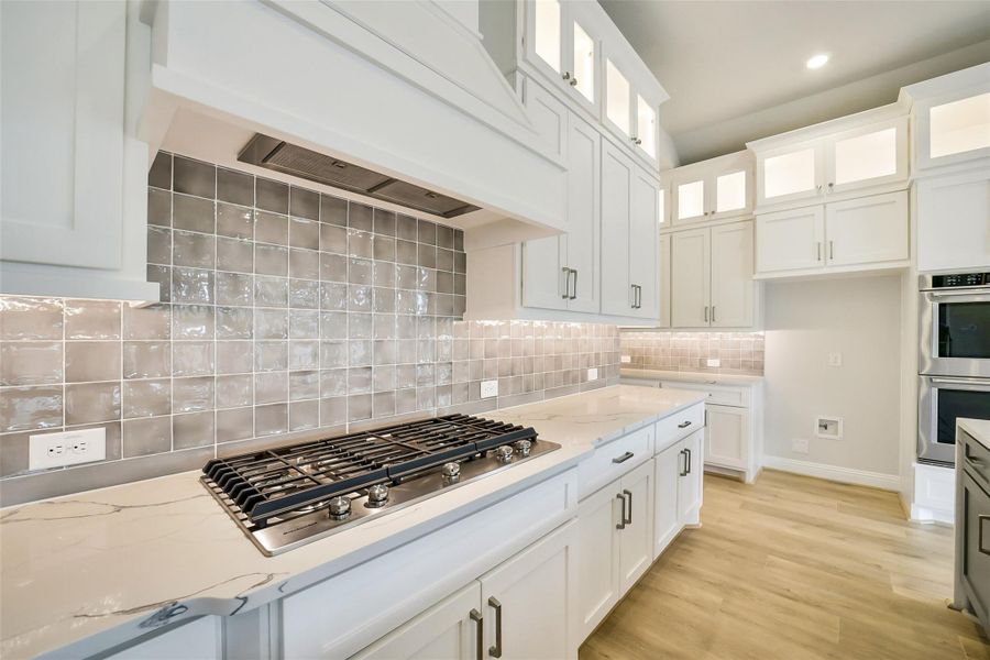 Furnished interior view inside a new home in Sienna 65', Missouri City (Image 17).