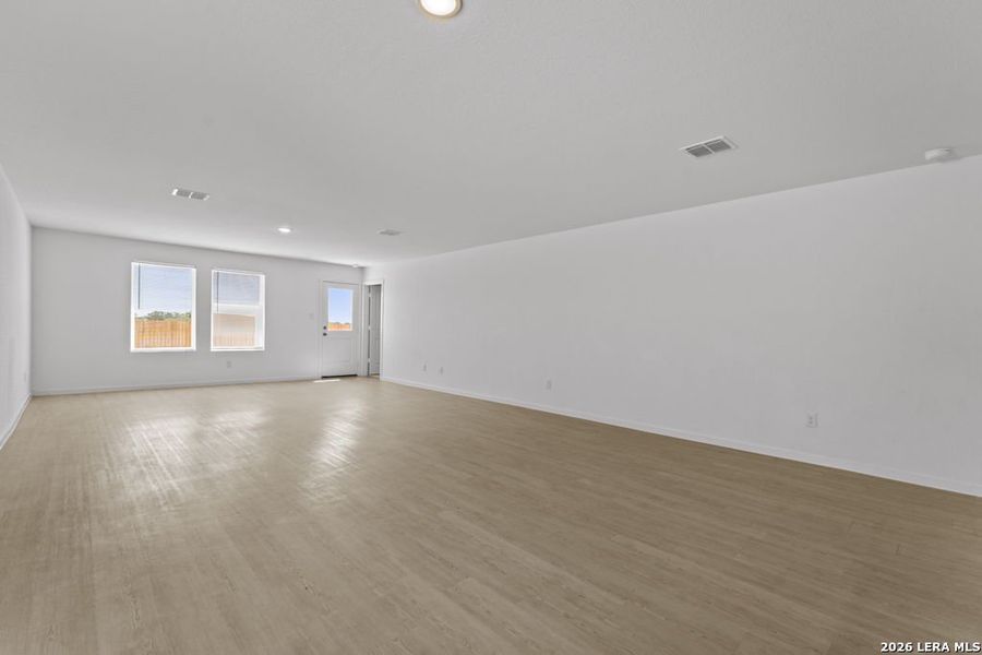 Spacious, unfurnished interior of a new home in Friendship Oaks, Fredericksburg (Image 11).