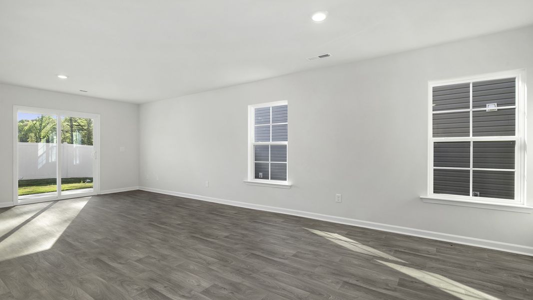 Spacious, unfurnished interior of a new home in Willow Mill, Thomasville (Image 9).