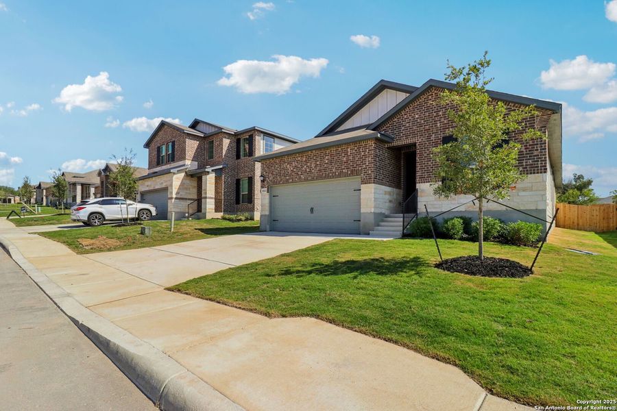 Image 41 of a home in Royal Crest. Image 41 of a home in Royal Crest.