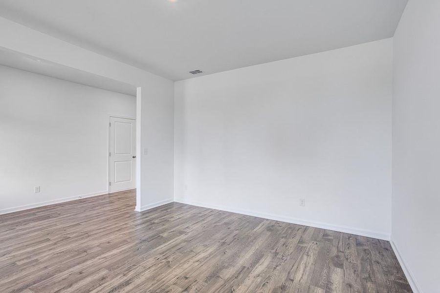 Spacious, unfurnished interior of a new home in Heritage River, Euharlee (Image 28).