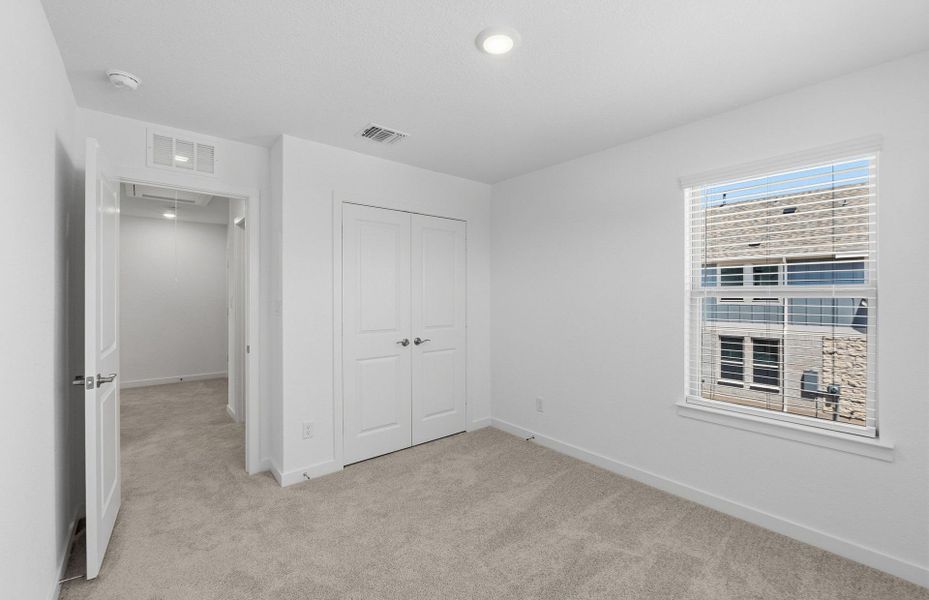 Spacious, unfurnished interior of a new home in Santa Rita Ranch, Liberty Hill (Image 34).