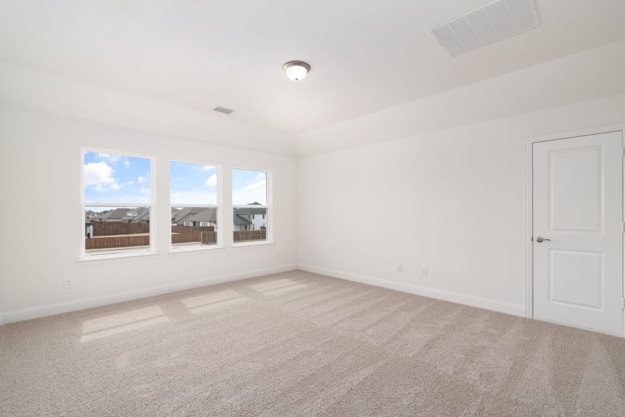 Spacious, unfurnished interior of a new home in Lake Breeze, Lavon (Image 33).