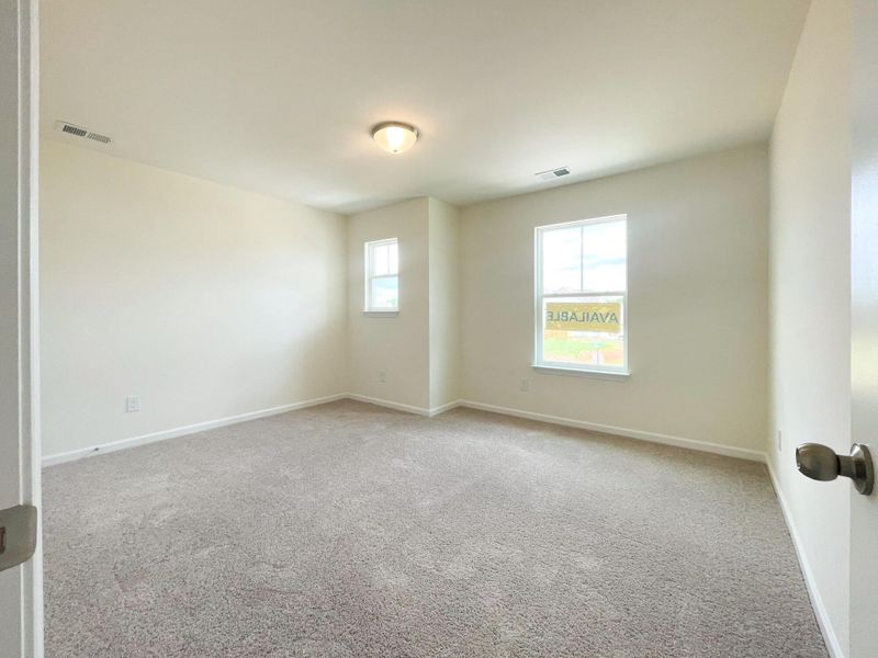 Spacious, unfurnished interior of a new home in Harrington, Greenville (Image 15).