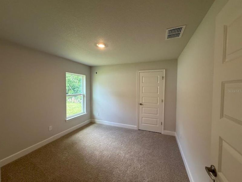 Spacious, unfurnished interior of a new home in St. James Park, Ocala (Image 11).