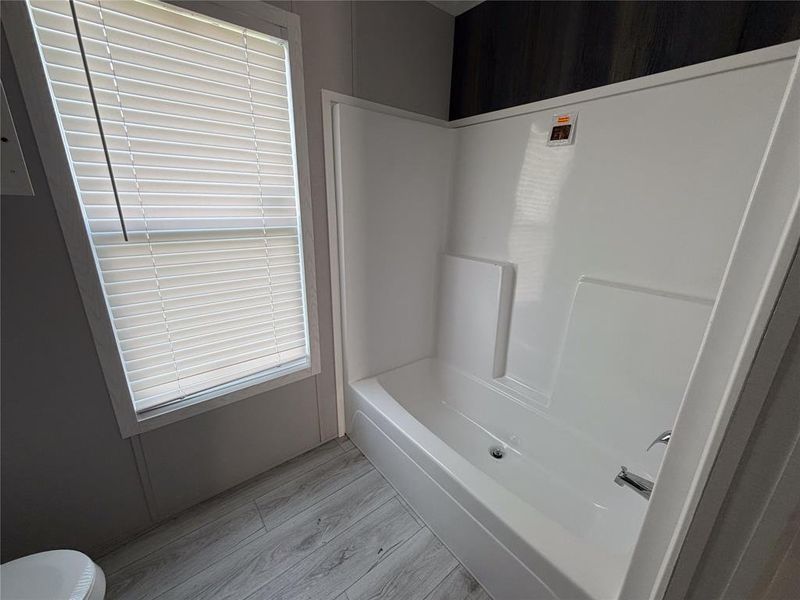 Spacious, unfurnished interior of a new home in , Grandview (Image 16).