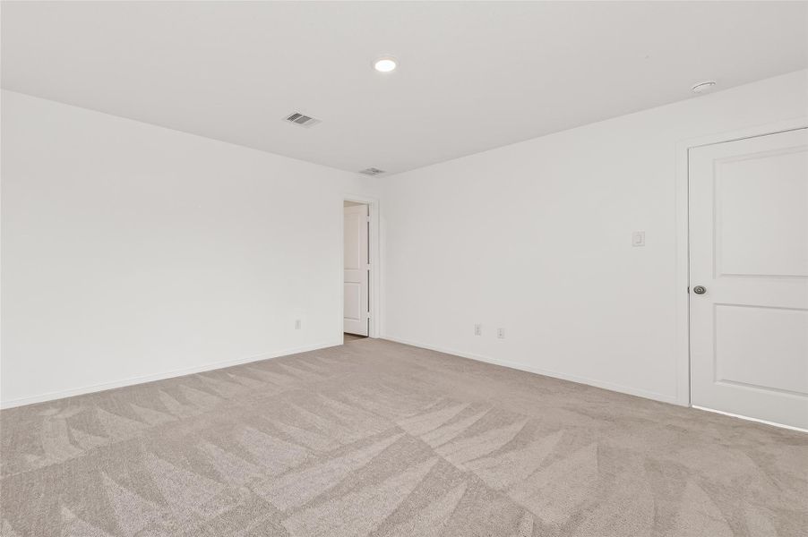 Spacious, unfurnished interior of a new home in Anniston, Katy (Image 18).