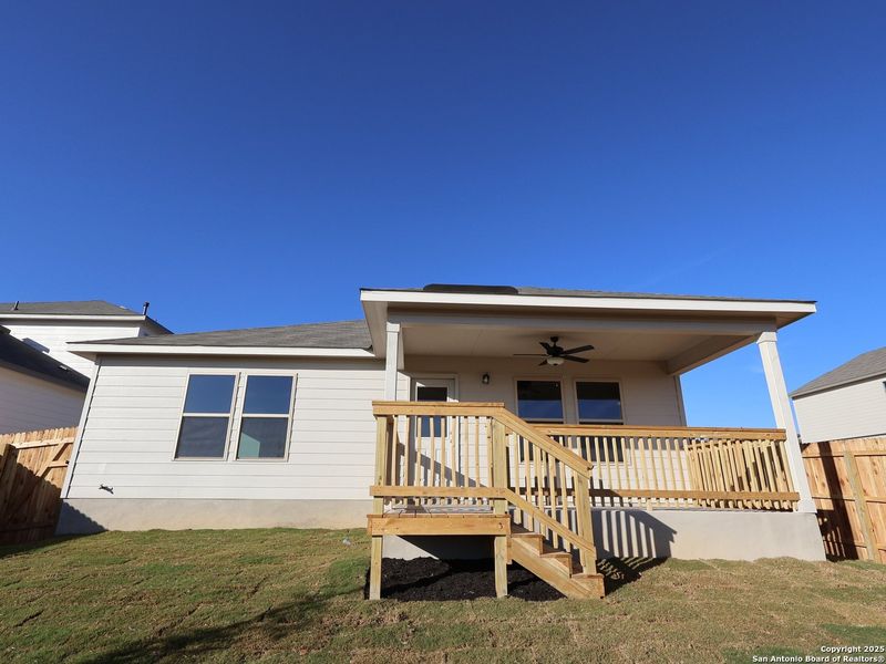 Exterior details and patio area of a home in Hunters Ranch, San Antonio (Image 4).