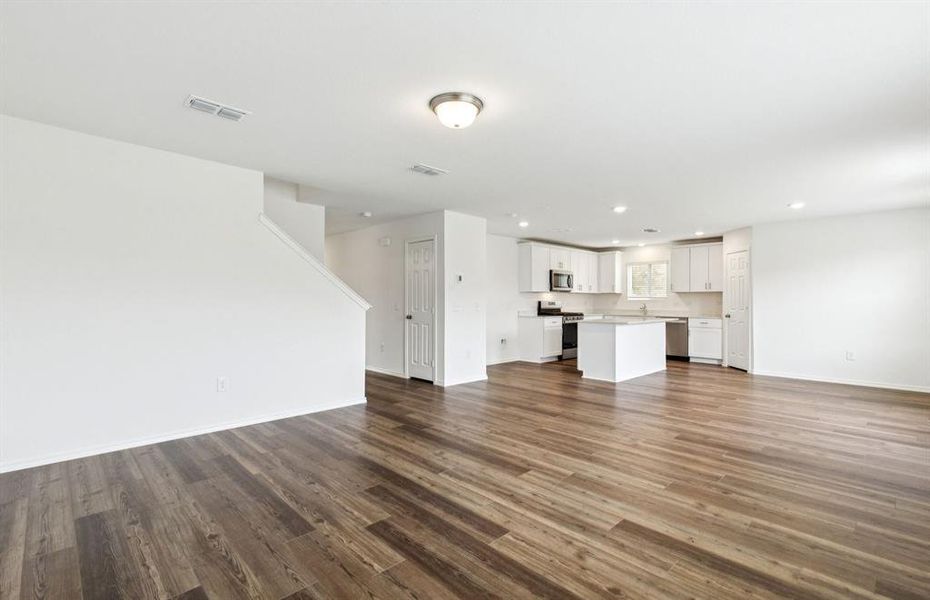 Open concept throughout main living areas Open concept throughout main living areas