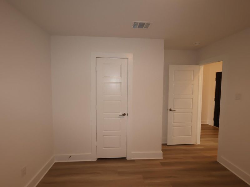 Spacious, unfurnished interior of a new home in Lago Mar, Santa Fe (Image 16).