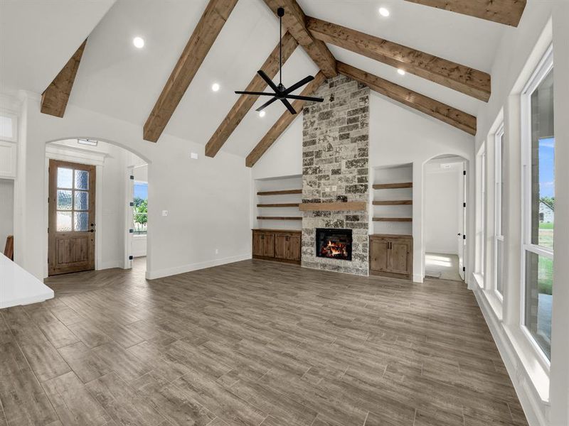 Spacious, unfurnished interior of a new home in , Weatherford (Image 17).