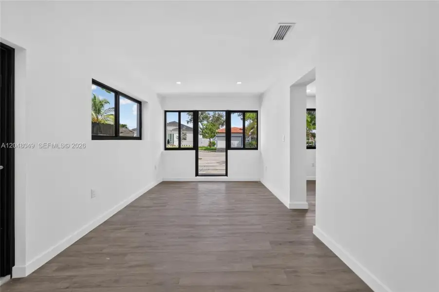 Spacious, unfurnished interior of a new home in , Fort Lauderdale (Image 12).