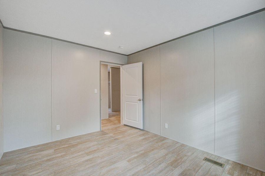 Spacious, unfurnished interior of a new home in , Walterboro (Image 16).