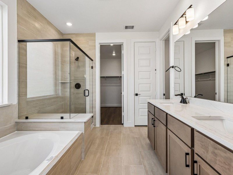 Furnished interior view inside a new home in Kingdom Heights, Rosenberg (Image 10).
