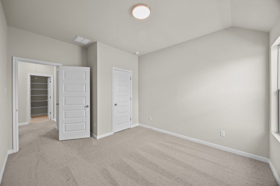 Spacious, unfurnished interior of a new home in Trinity Ranch, Elgin (Image 33).