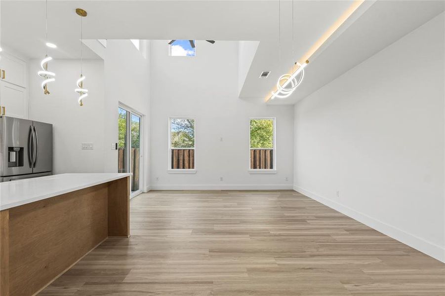 Spacious, unfurnished interior of a new home in , Dallas (Image 12).