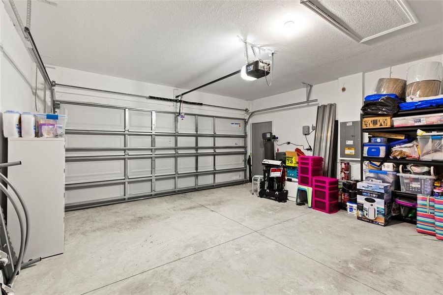 Spacious, unfurnished interior of a new home in , Wesley Chapel (Image 23).