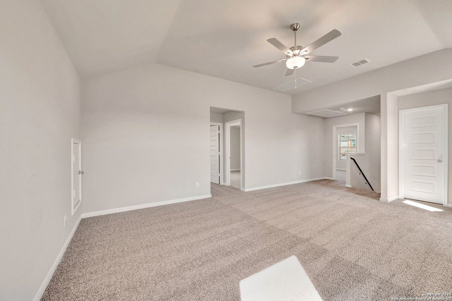 Spacious, unfurnished interior of a new home in Paloma Park, Converse (Image 38).