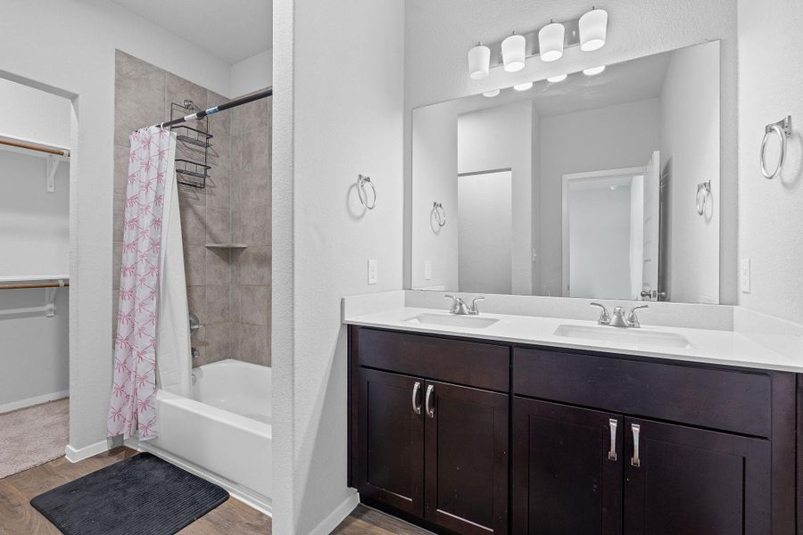 Furnished interior view inside a new home in Harvest Ridge, Elgin (Image 22).