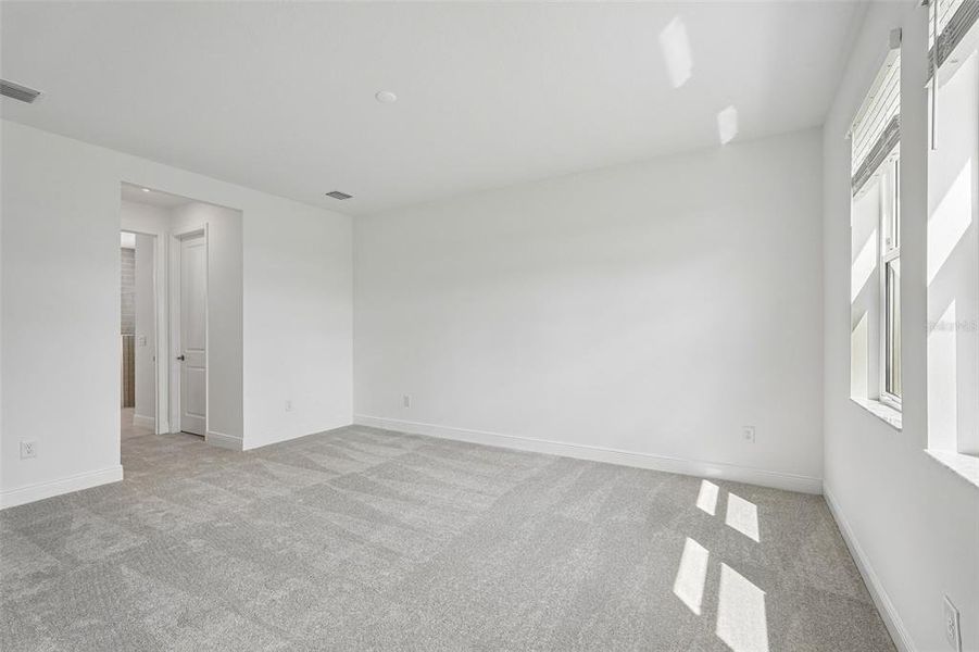 Spacious, unfurnished interior of a new home in Vistera of Venice, Nokomis (Image 22).