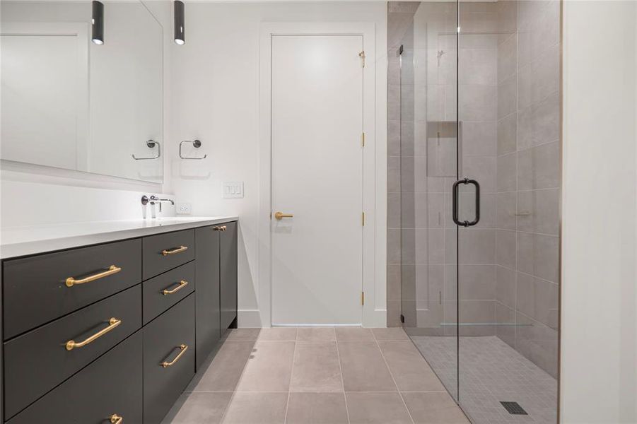 Furnished interior view inside a new home in , Dallas (Image 8).