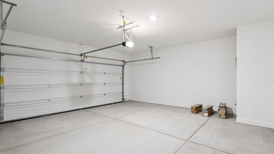 Spacious, unfurnished interior of a new home in Del Rio Ranch, Avondale (Image 31).