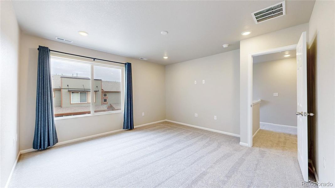 Spacious, unfurnished interior of a new home in , Broomfield (Image 16).