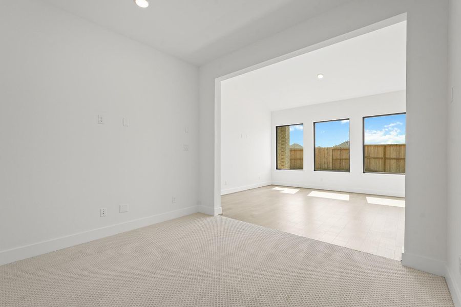 Spacious, unfurnished interior of a new home in Jubilee 45', 70', Hockley (Image 9).
