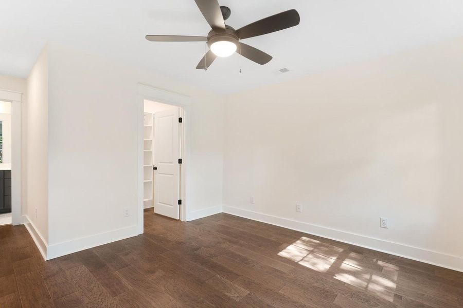 Spacious, unfurnished interior of a new home in Overlook at Copahee Sound, Awendaw (Image 15).