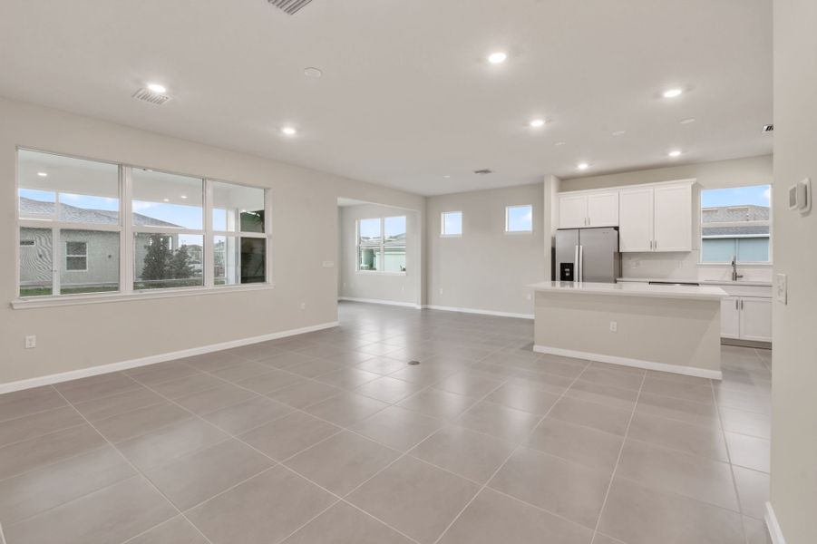 Spacious, unfurnished interior of a new home in Del Webb Tradition, Port St. Lucie (Image 28).