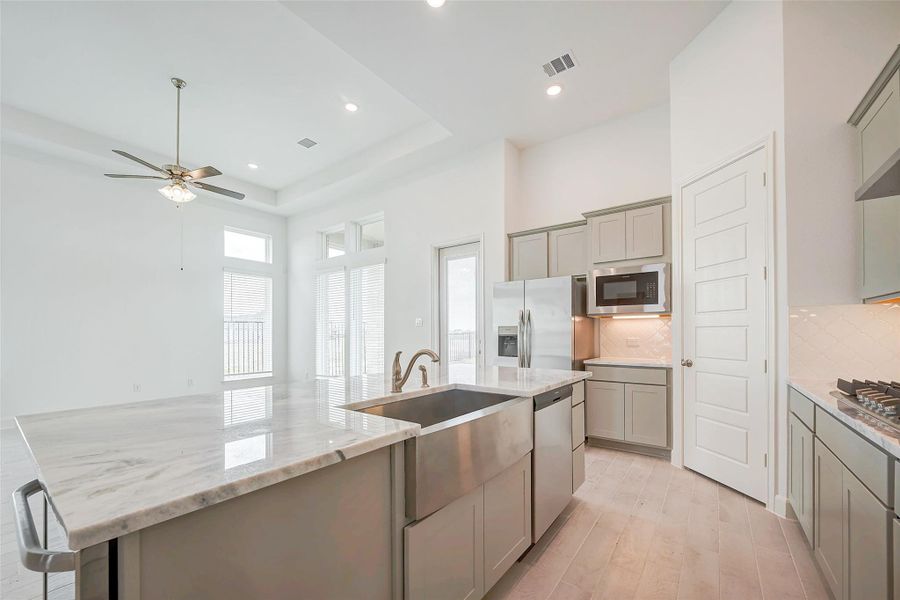 Furnished interior view inside a new home in Lago Mar, Texas City (Image 11).