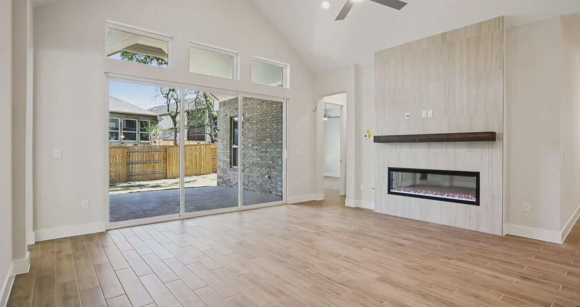 Spacious, unfurnished interior of a new home in 6 Creeks, Kyle (Image 12).