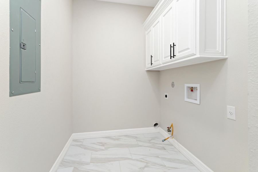 Spacious, unfurnished interior of a new home in , Port Neches (Image 30).