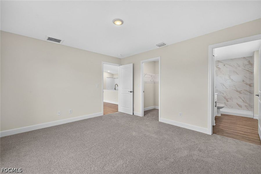 Spacious, unfurnished interior of a new home in Cape Coral, Cape Coral (Image 21).