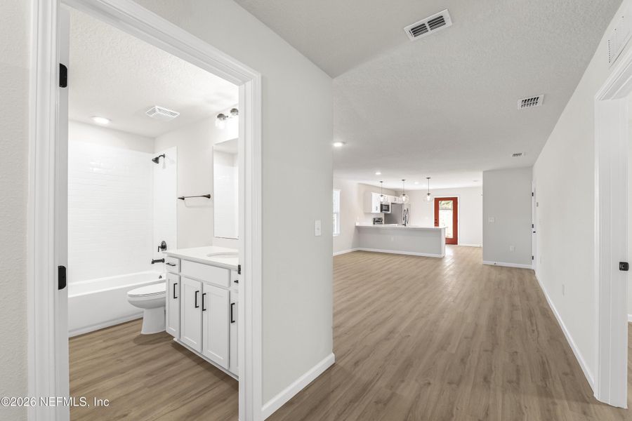 Spacious, unfurnished interior of a new home in , Jacksonville (Image 18).